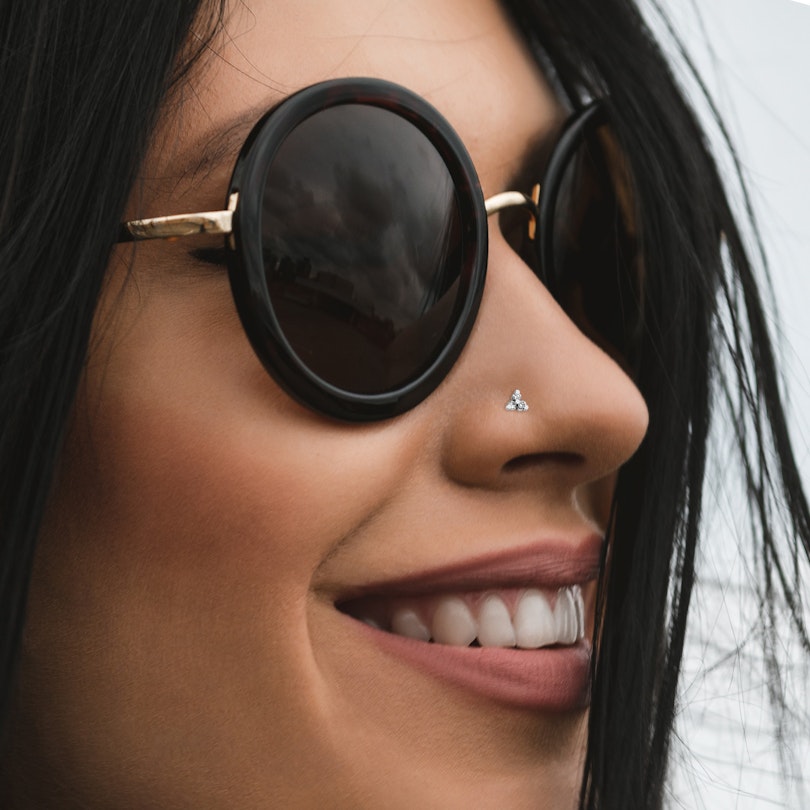 Nose stud made of 14k gold with three little stones
