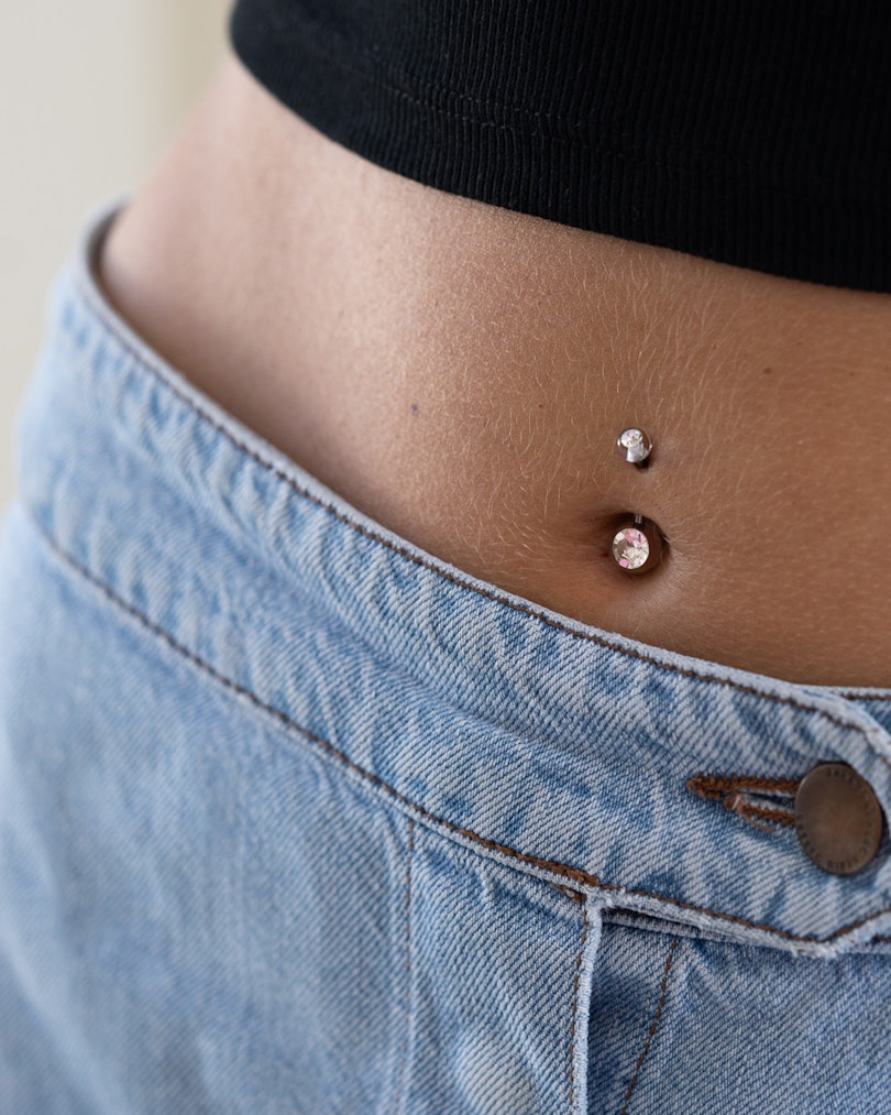 Belly button ring with jeweled acrylic balls