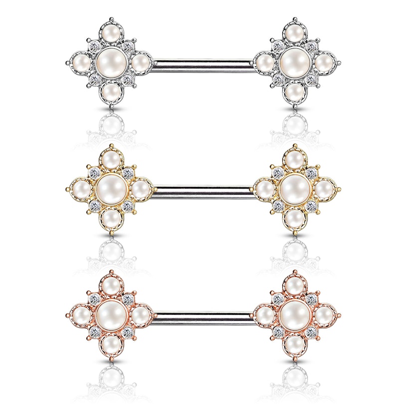 Nipple barbell with flowers of pearls