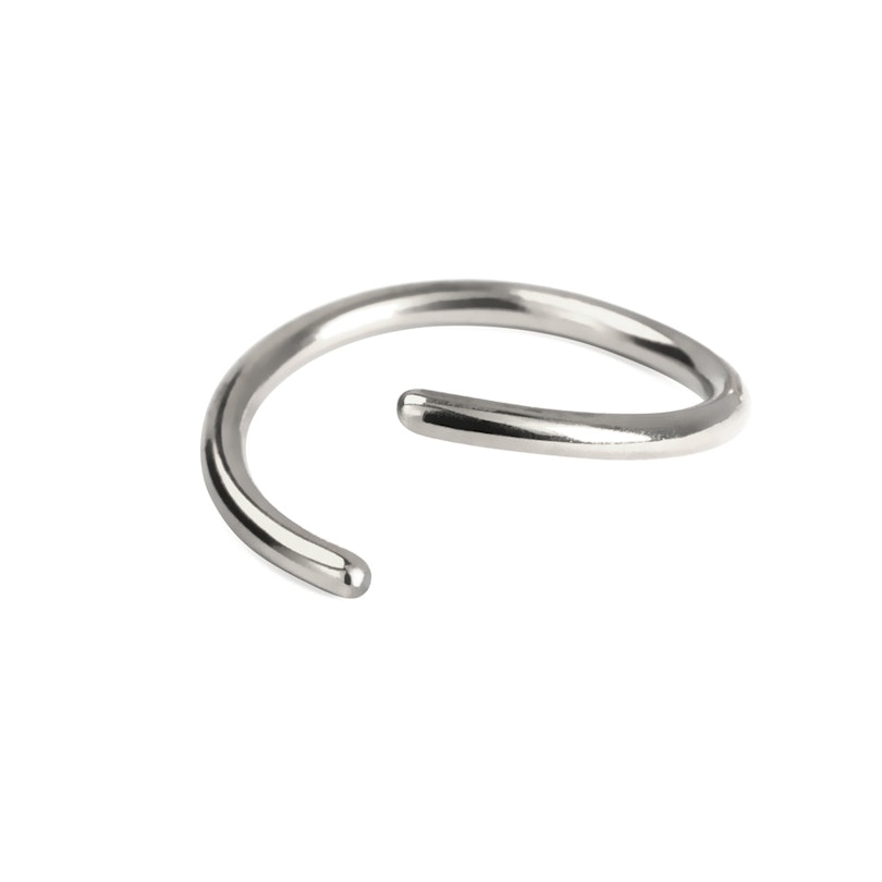Seamless ring made of titanium