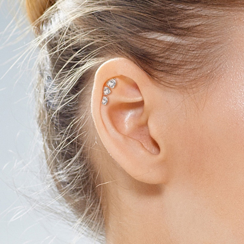Ear piercing set with round gem