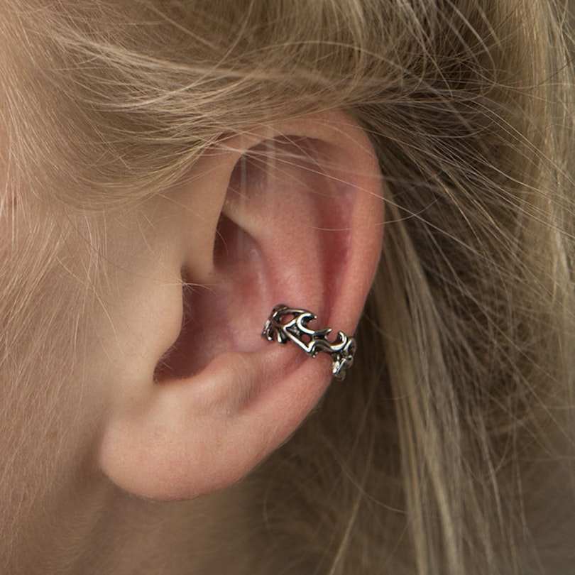 Ear cuff with hollow pattern