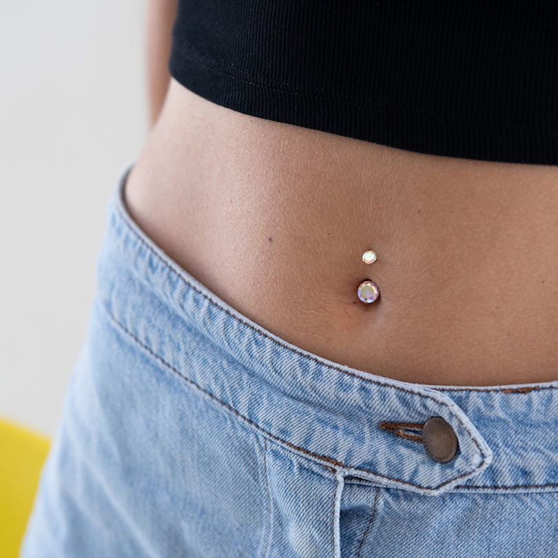 Belly button ring with internal thread and multicolored stones