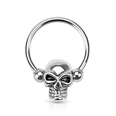 Ring with skull