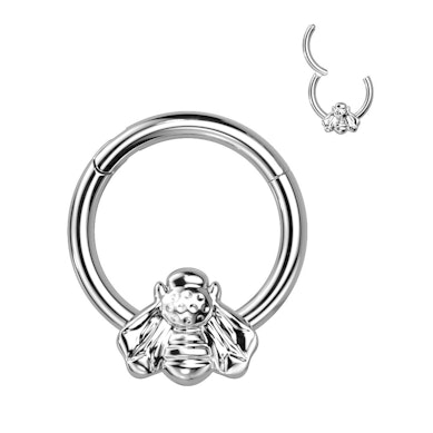 Hinged ring made of titanium with a front-facing bee