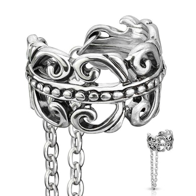Ear cuff with celtic heart and chain