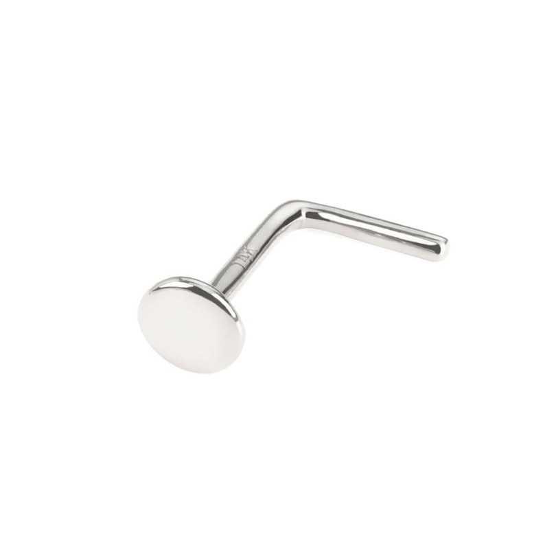 Nose ring made of 14k gold with flat top Piercings