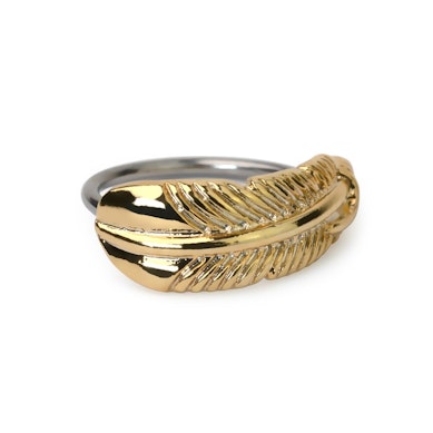 Twist ring with feather