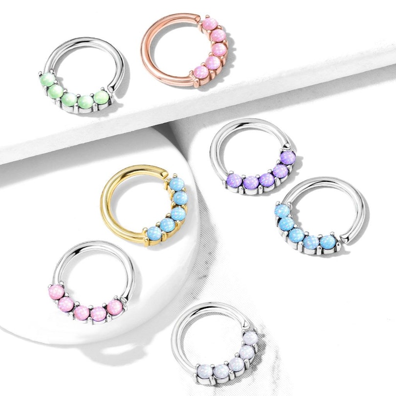 Ring with reflective stones at the front Piercings