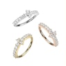 Twist ring with paving stones with a triangle center stone Piercings