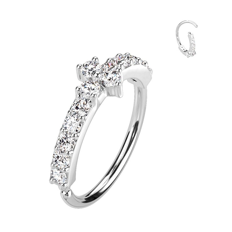 Twist ring with paving stones with a triangle center stone Body Piercing