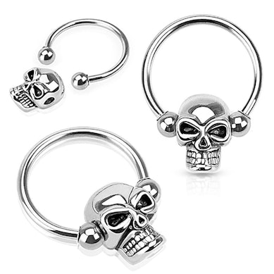 Ring with skull