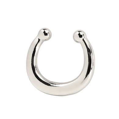 Fake septum piercing in a simple design