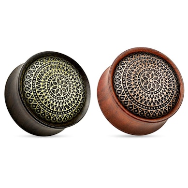 Plug made of wood with lattice pattern