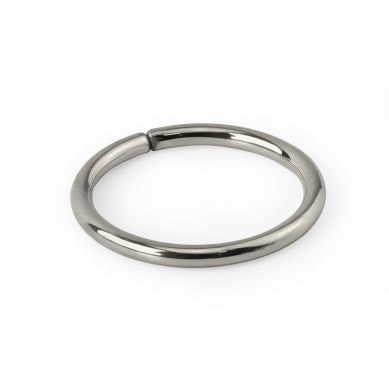 Pretty D-shaped ring for different piercings