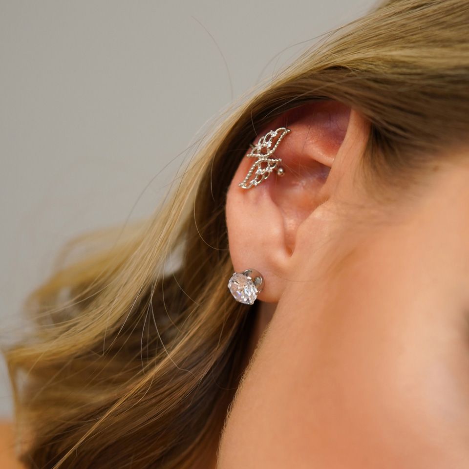Ear stud with crystal clear gem