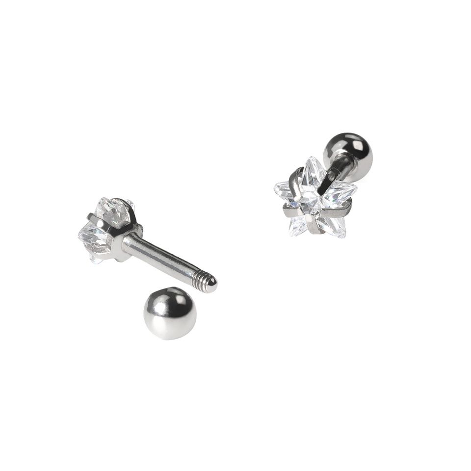 Ear piercing set with star-shaped gem