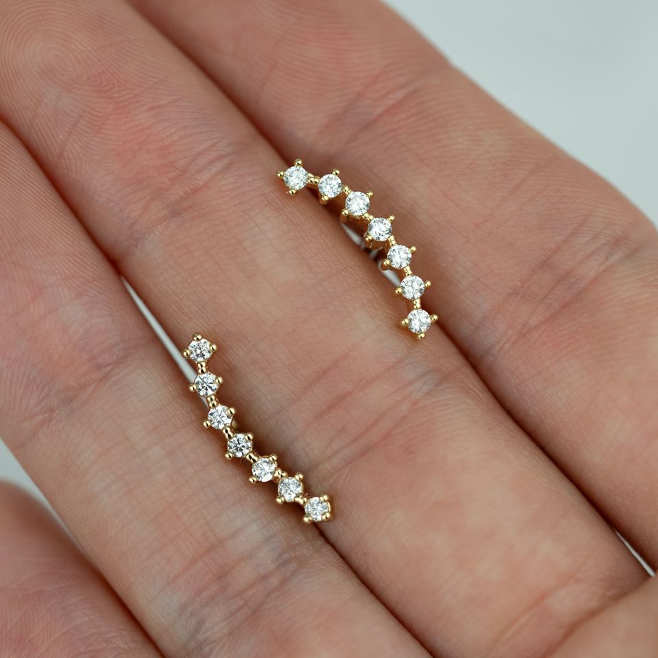 Barbell with curved top and clear stones