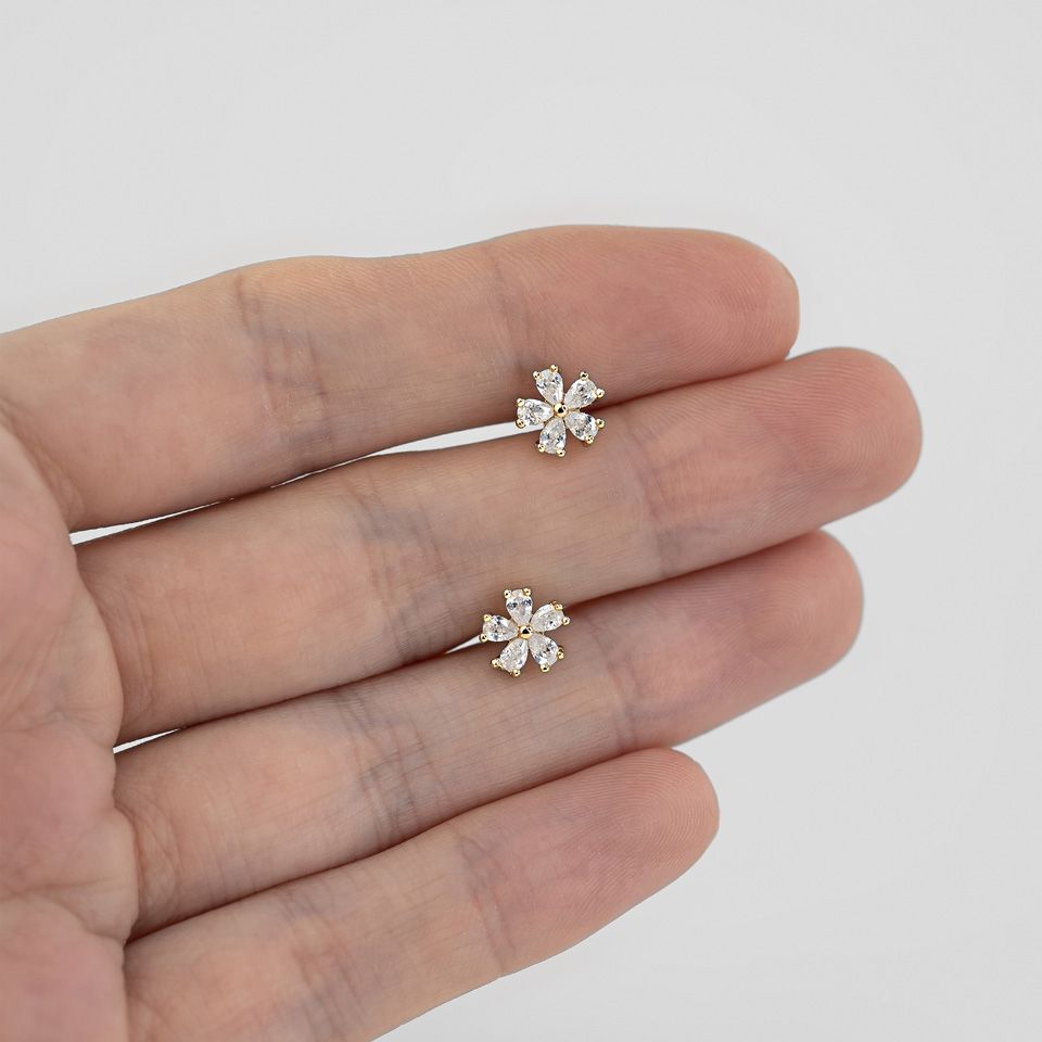 Labret internally threaded with five petal flower