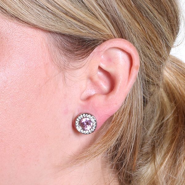 Plug with big and small gems
