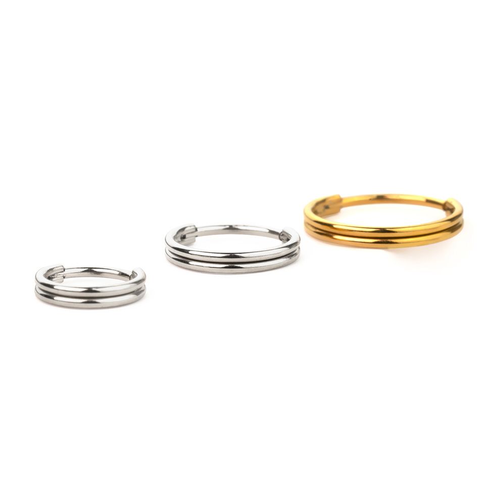 Hinged ring with double ring effect