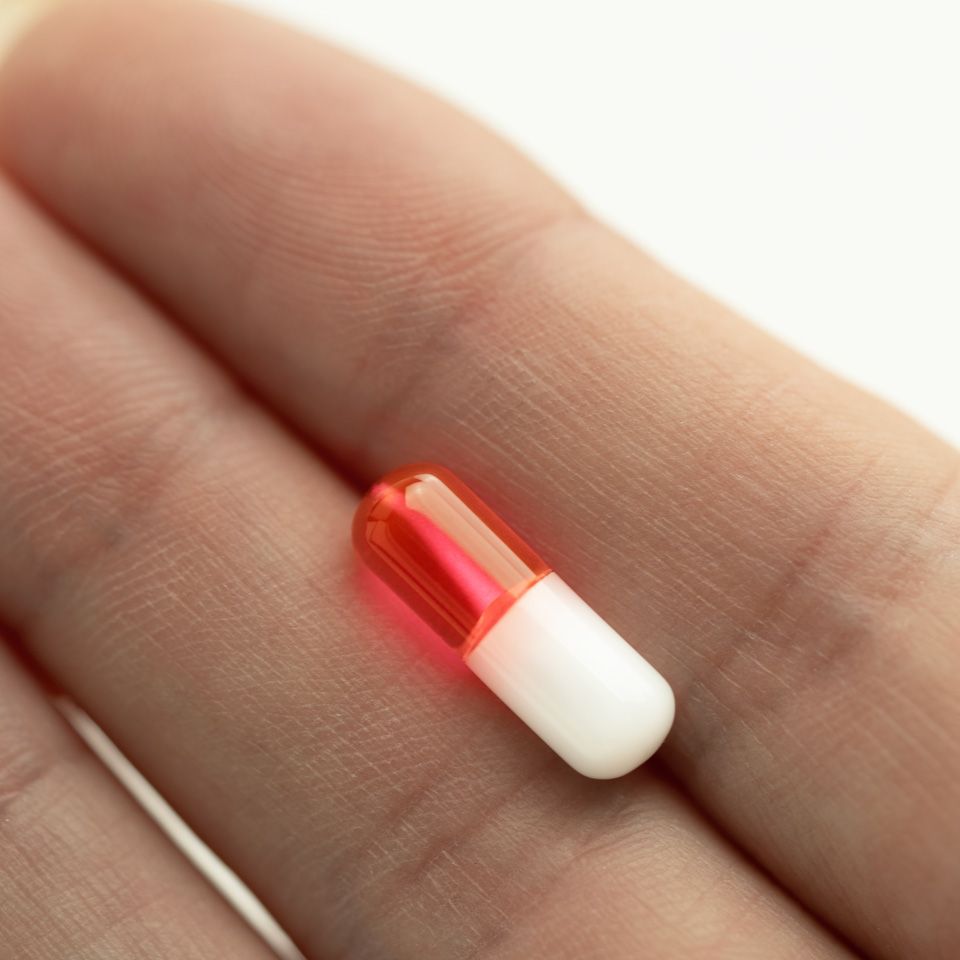 Tongue barbell with colored pill