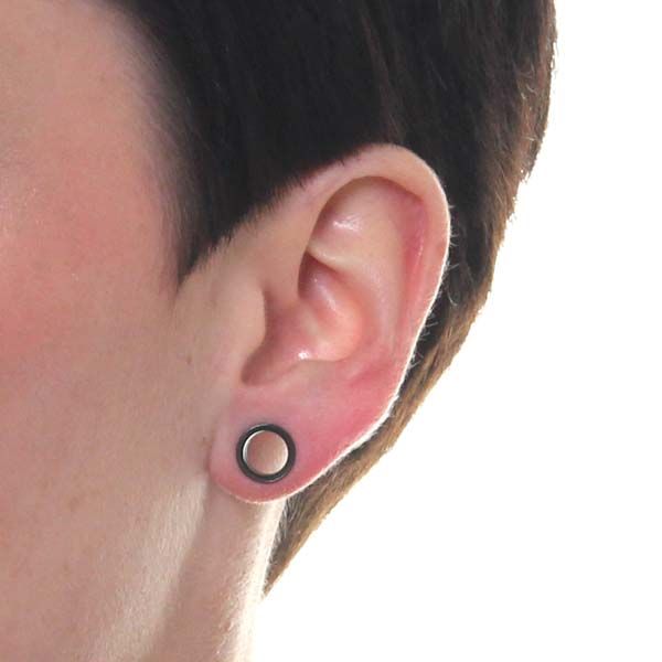 Tunnel made of surgical steel with o-ring