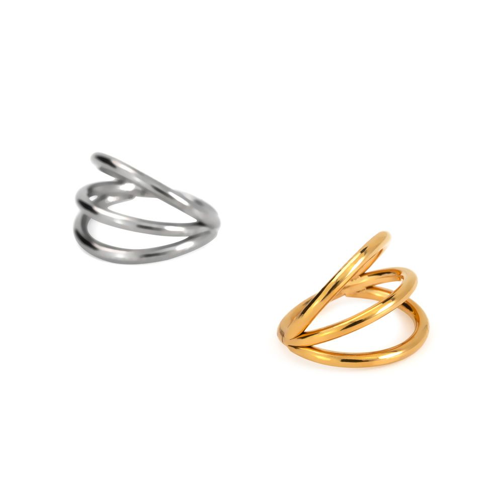 Triple hooped ring in titanium