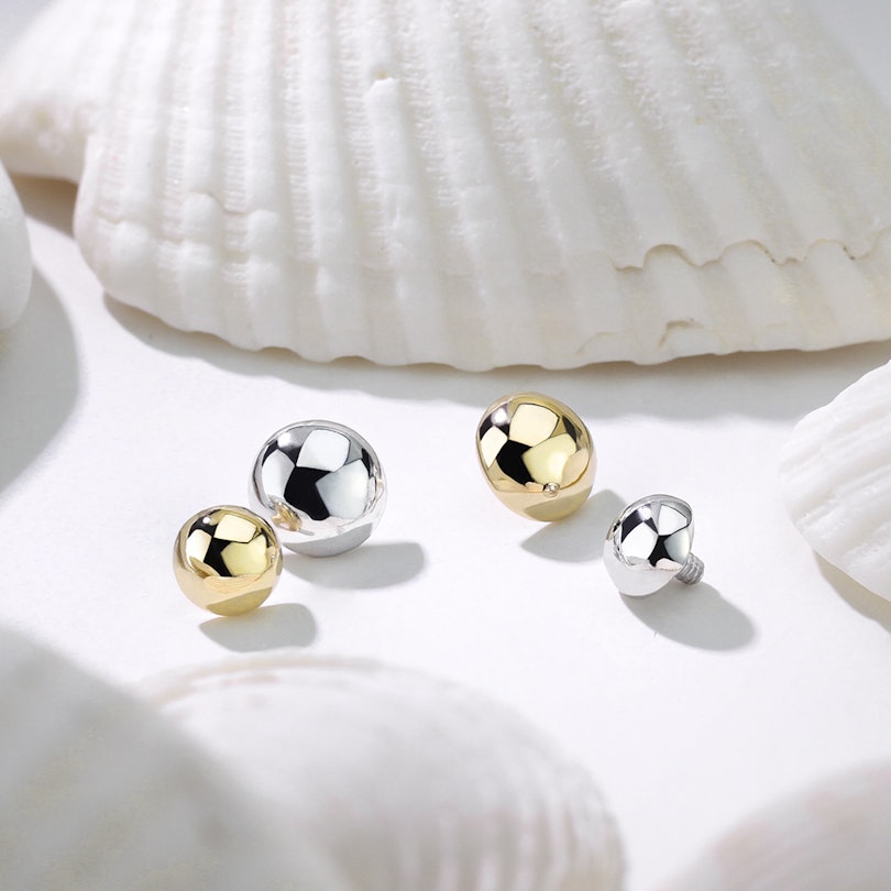 Dermal top dome-shaped made of 14k gold Piercing