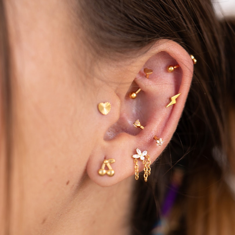 Curved titanium barbell with heart Piercing