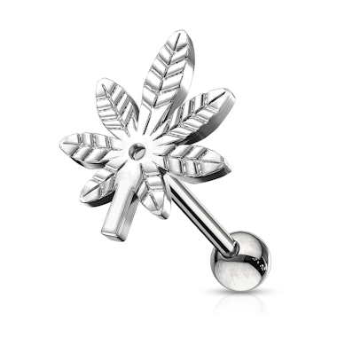 Pirsing za uho s konopljinim listom