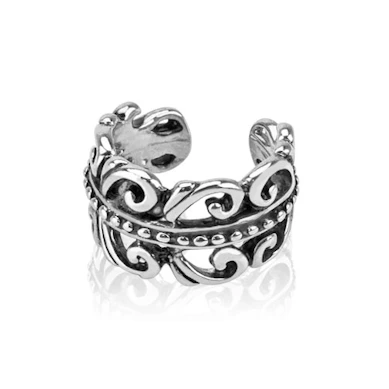 Ear cuff with twists