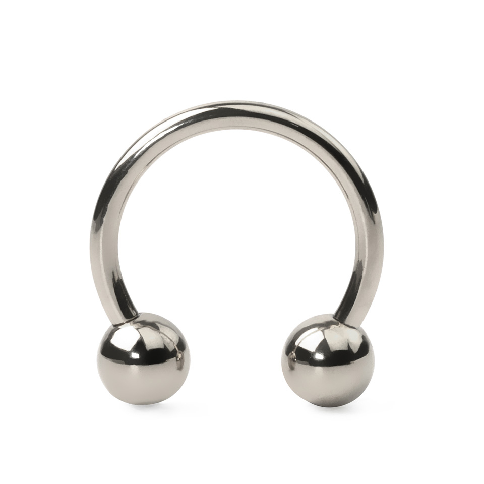Circular barbell internally threaded made of titanium
