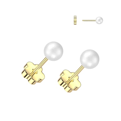 Pearl earrings pair with cute flower backs