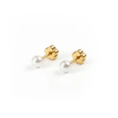 Pearl earrings pair with cute flower backs