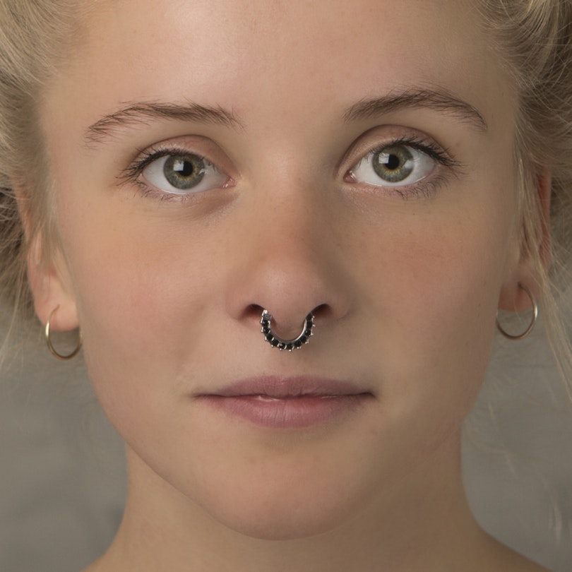 Septum clicker with studded edge Body Piercing