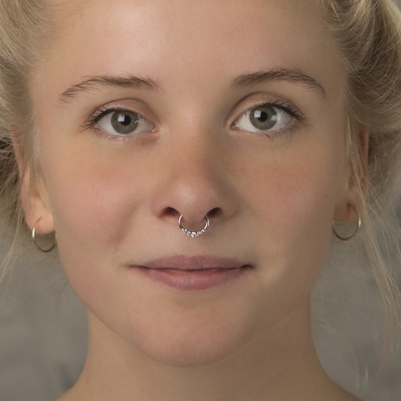 Septum clicker with five stones Body Piercing