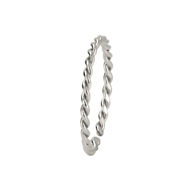 Seamless twisted ring
