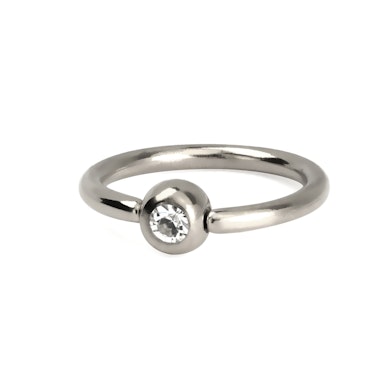 Seamless ring with fixed bezel-set ball