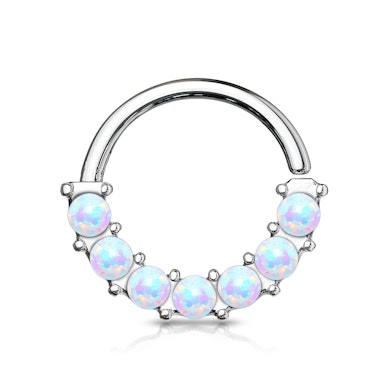 Ring with opal stones at the front