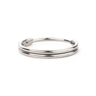 Hinged ring with double ring effect