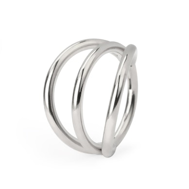 Triple hooped ring in titanium