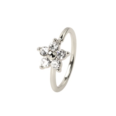 Ring with dainty flower