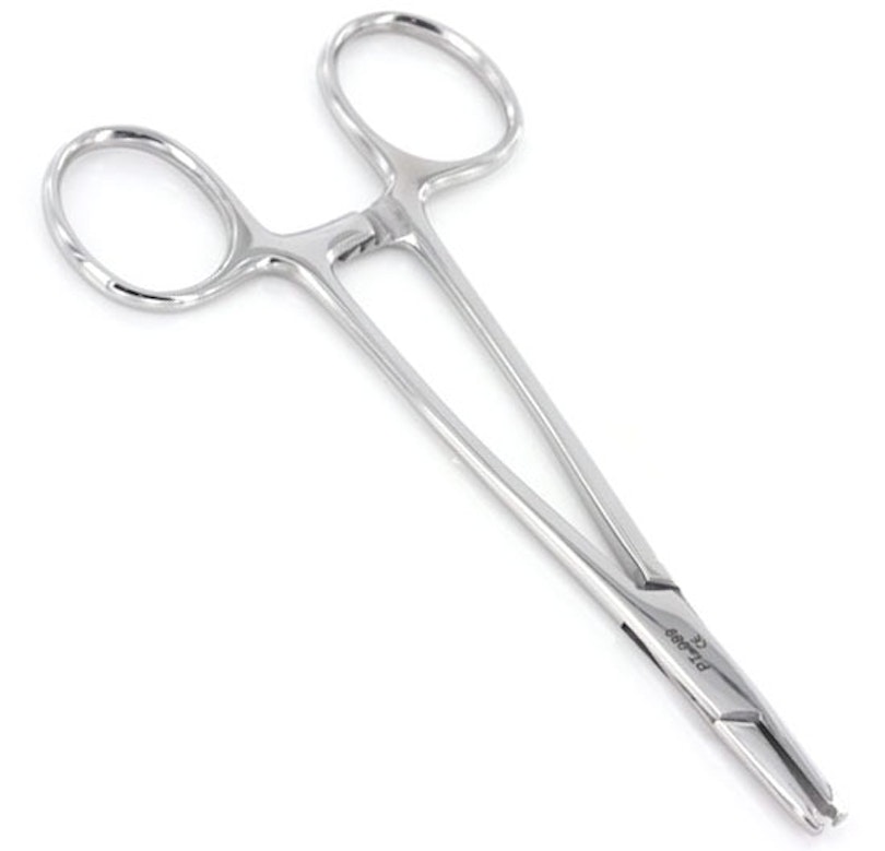 Pliers for dermal anchor discs Piercing