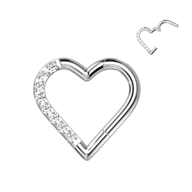 Segmentni obroček v obliki srca iz titana, okrašen s kamni iz kubičnega cirkonija