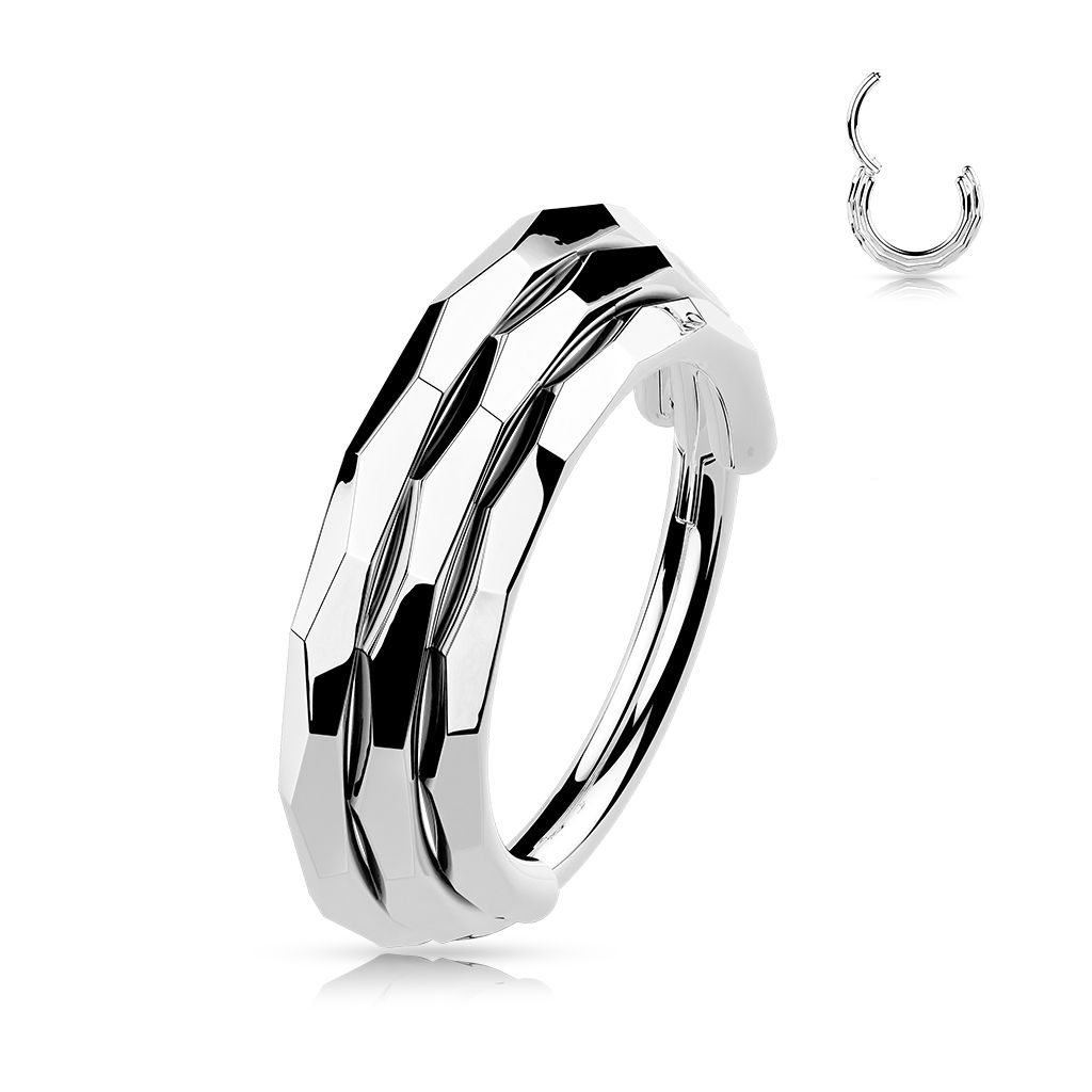 Triple hinged ring with diamond pattern