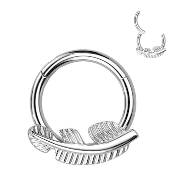 Hinged ring made of titanium with a front-facing leaf