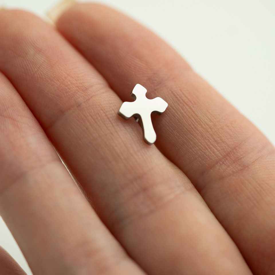 Aesthetic tongue barbell with cross