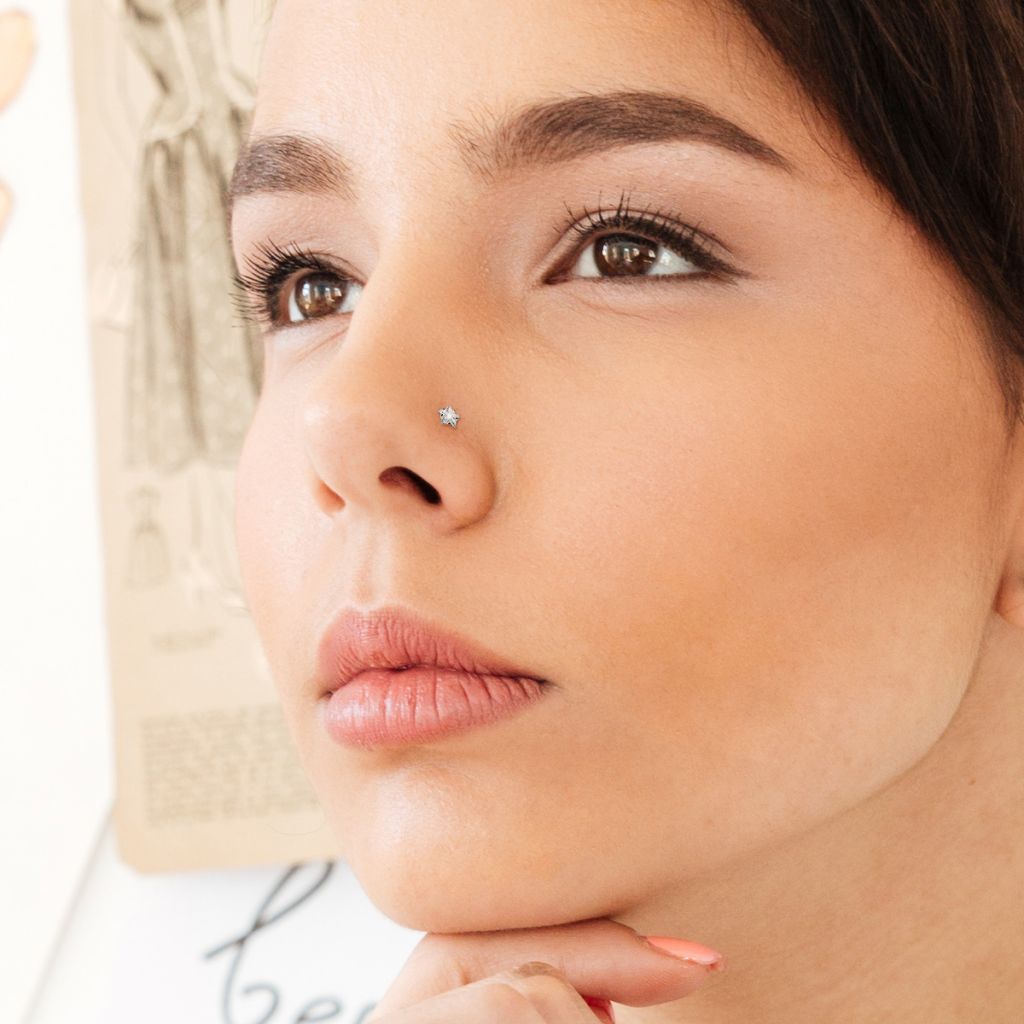 Timeless nose stud in different styles and colors