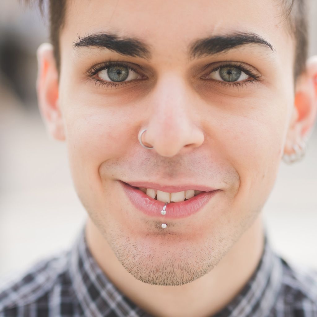 Circular clearance barbell labret